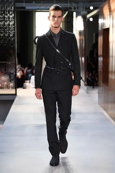 Look 50